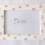 DOM- RAMKA na zdjęcia 03-drewniana biała 10x15 folkowe różowe kwiatuszki wzór i zielone listki, pastelowa-02