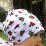 dziecko-chusteczka dla dziewczynki 01-chustka na głowę pod szyję folkowa folk góralska pastelowa biały tybet kwiatki kwiatuszki różyczki-01