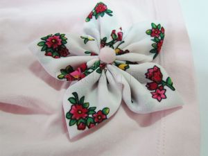 dziecko-czapka dla dziewczynki 02-retro folkowa folk dzianinowa wiosenna jesienna pastelowa różowa kwiatek różowe kwiatuszki różyczki biały tybet góralska zielone-03