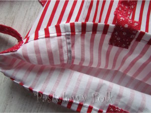 TORBA EKO- 03 - torebka na prezenty świąteczna ekologiczna bawełniana eco na zakupy- białe czerwone paski kwiatuszki kokardki_04