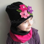 dziecko-czapka 38- komin czarny fuksja, różowe kwiaty filcowe, dzianina, dziewczynka _05
